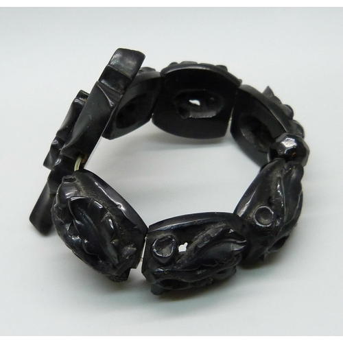 1077 - A Whitby jet bracelet, marked D&O patent