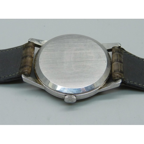 1117 - An Omega stainless steel cased wristwatch, glass scratched