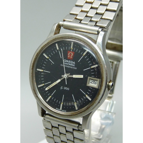 1129 - An Omega electronic chronometer f300 gentleman's wristwatch, lacking crown