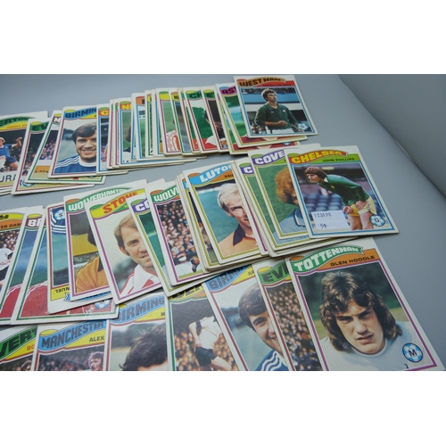 848 - A collection of Topps Chewing Gum orange back football collectors cards, 100 in total, including som... 