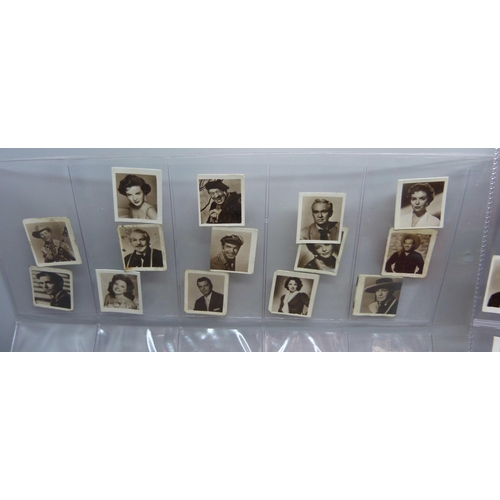 860 - Collectors cards, Colinville Footer-Fotos, album with seven cards in place, and Favourites of The Sc... 