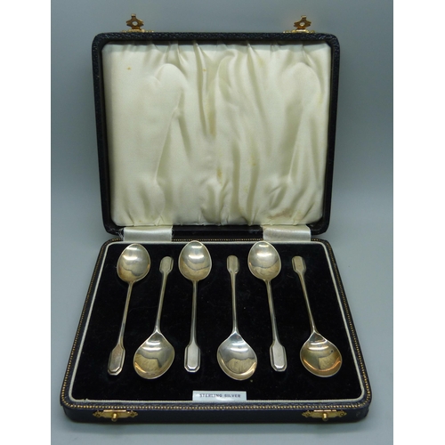 867 - A cased set of six silver coffee spoons, 43.5g