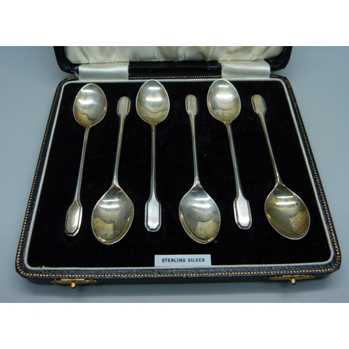 867 - A cased set of six silver coffee spoons, 43.5g