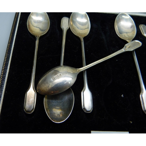 867 - A cased set of six silver coffee spoons, 43.5g