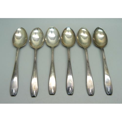 870 - A set of six silver spoons, 70g