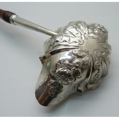 871 - A George III silver toddy ladle, London 1763, Walter Brind