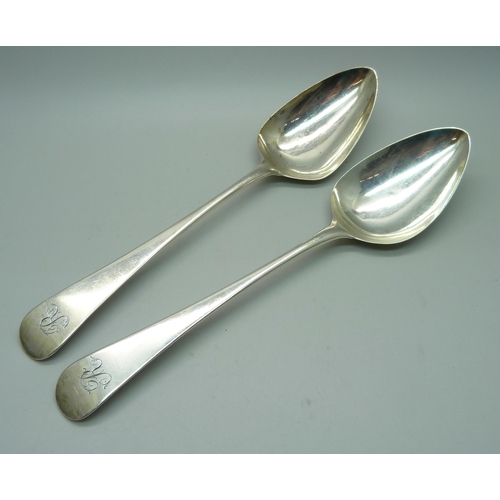 873 - A pair of George III silver spoons, London 1800, Peter, Ann and William Bateman, 115g