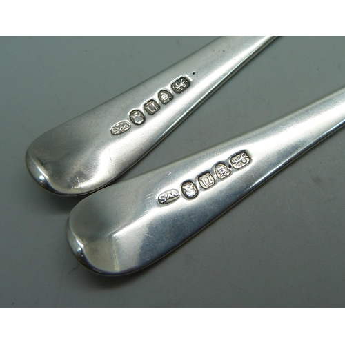 874 - A pair of George III silver spoons, London 1788, William Sumner, 124g