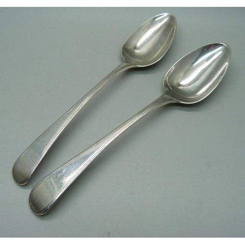 875 - A pair of George III silver spoons, London 1789, William Sumner, 69g