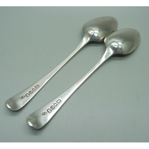 875 - A pair of George III silver spoons, London 1789, William Sumner, 69g