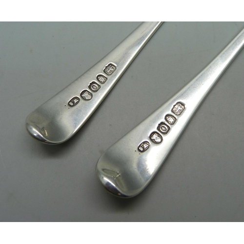 875 - A pair of George III silver spoons, London 1789, William Sumner, 69g