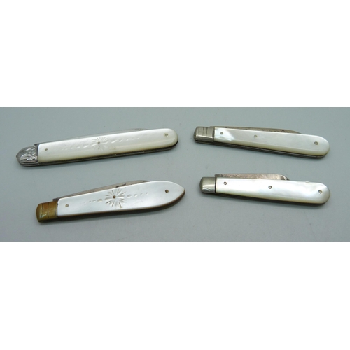 881 - Four silver and mother of pearl pen knives