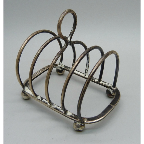 885 - A silver toast rack, London 1931, 43.3g