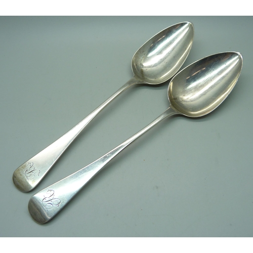 887 - A pair of George III silver spoons, London 1809, Thomas Dicks, 120g