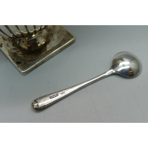 896 - A silver mustard and spoon, 81g