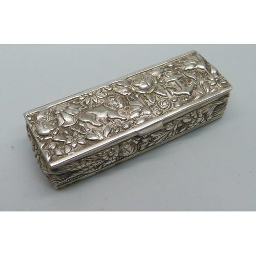 898 - A silver pill box with gilt interior and the lid with lion, rose and anchor detail, London import ma... 