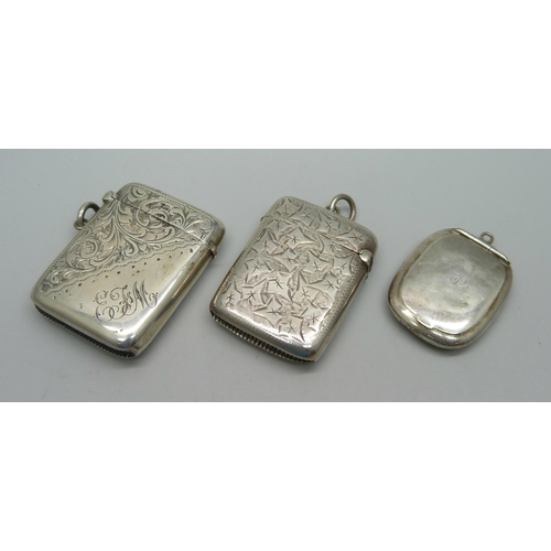 899 - Two silver vesta cases and a silver pill box, 56g