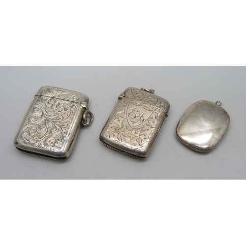 899 - Two silver vesta cases and a silver pill box, 56g