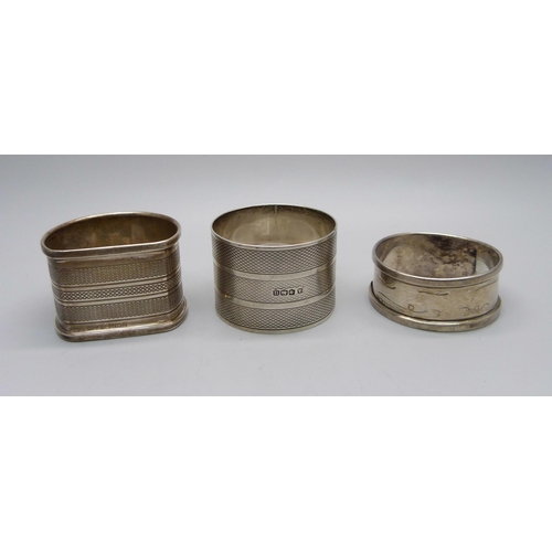 901 - Three silver napkin rings, 62g