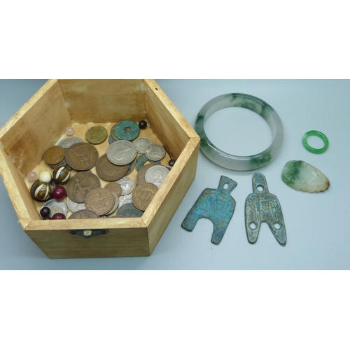 905 - Assorted items, including coins and carved items