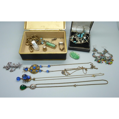 907 - A box of costume jewellery