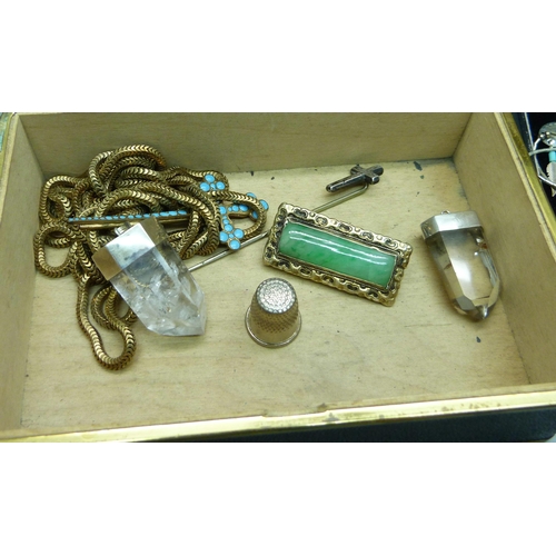 907 - A box of costume jewellery