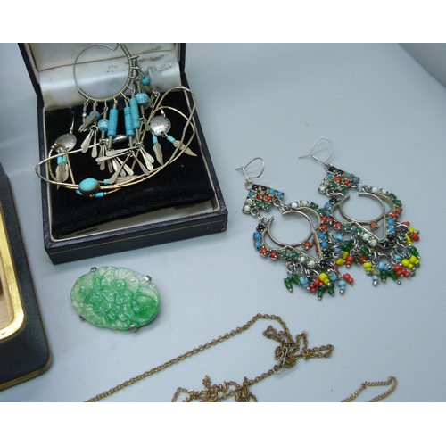 907 - A box of costume jewellery