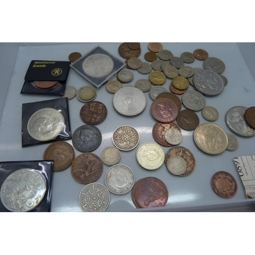 910 - Three £5 coins, a 1935 crown, two other half silver coins plus other GB and commemorative coins