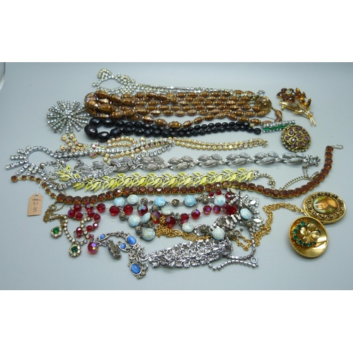 918 - A collection of vintage jewellery