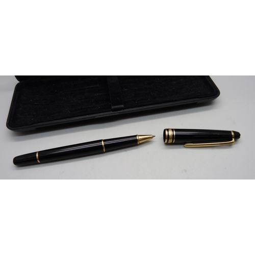 925 - A set of three Mont Blanc Meisterstuck pens/pencil, fountain pen with 14ct gold nib and numbered II1... 