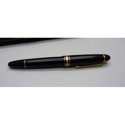 925 - A set of three Mont Blanc Meisterstuck pens/pencil, fountain pen with 14ct gold nib and numbered II1... 