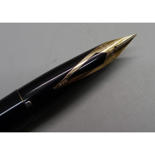 926 - A cased Sheaffer fountain pen, 14k gold nib, two Parker fountain pens, 'Life Long' sterling silver p... 