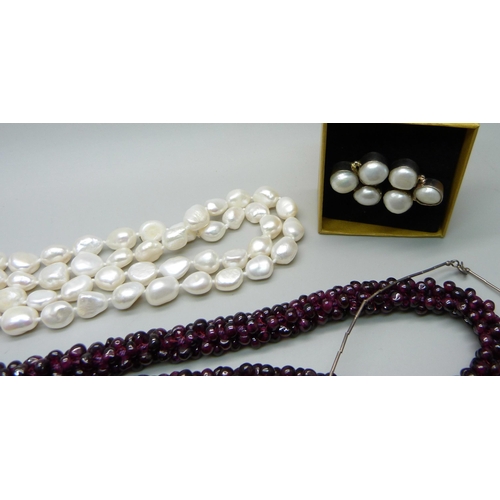 932 - A collection of silver and silver mounted jewellery including garnet and pearl