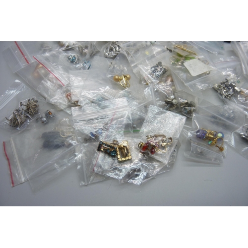 946 - Seventy pairs of screw back earrings