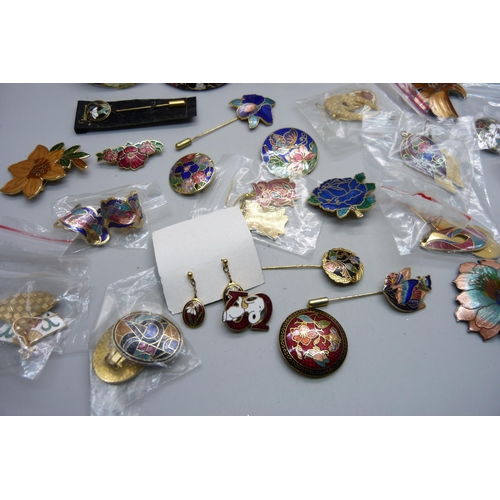 947 - A collection of cloisonne jewellery