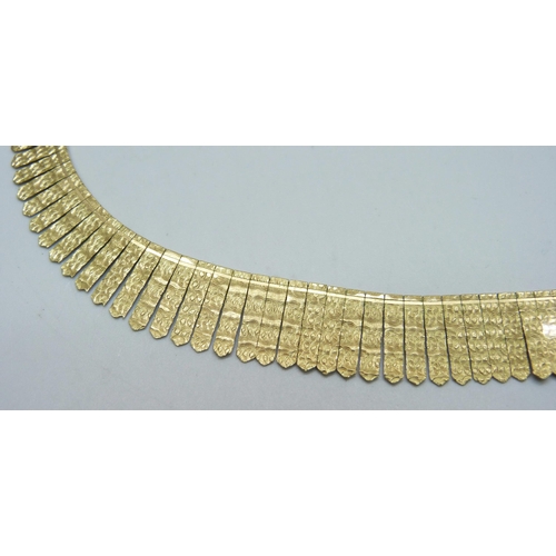 953 - A 9ct yellow gold fringe necklace/collar, 32.2g