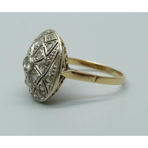 957 - An early 20th century yellow metal and old cut diamond ring, P, 4.3g