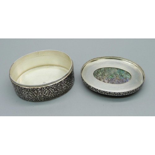 961 - A silver box set with large boulder opal