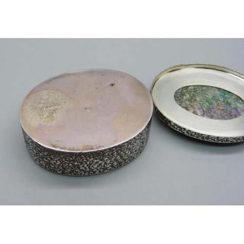 961 - A silver box set with large boulder opal