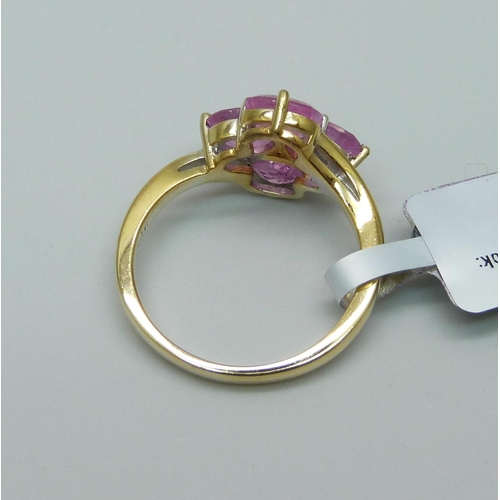 962 - A silver gilt pink sapphire cluster ring, S