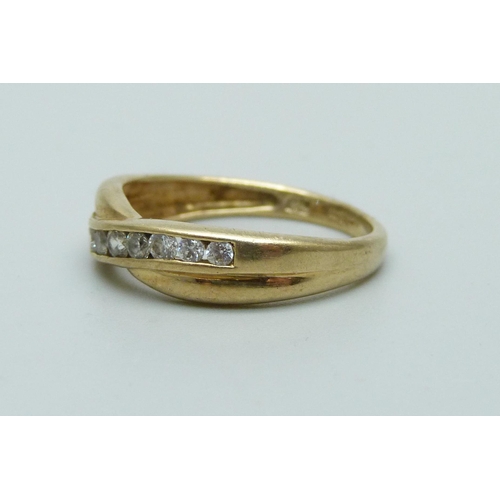 978 - A 9ct yellow gold and white stone crossover ring, M, 1.9g