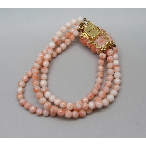 997 - A carved coral bracelet