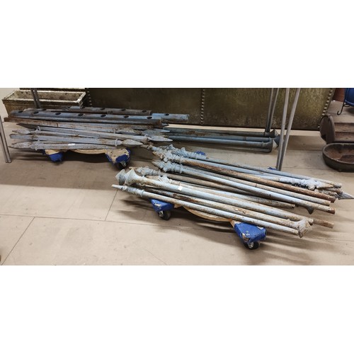 305 - A quantity of cast iron railings