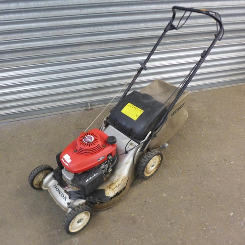 2205 - A Honda IZY petrol driven lawnmower with a Honda High Performance over head Cam easy start ACS petro... 