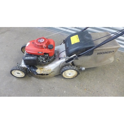 2205 - A Honda IZY petrol driven lawnmower with a Honda High Performance over head Cam easy start ACS petro... 