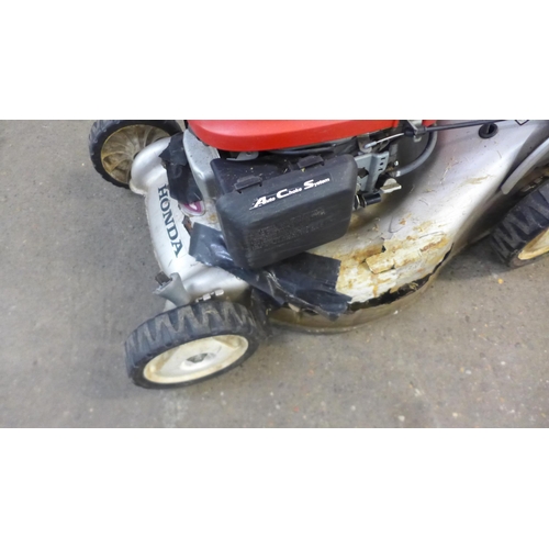 2205 - A Honda IZY petrol driven lawnmower with a Honda High Performance over head Cam easy start ACS petro... 