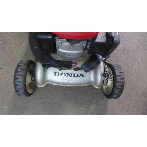 2205 - A Honda IZY petrol driven lawnmower with a Honda High Performance over head Cam easy start ACS petro... 