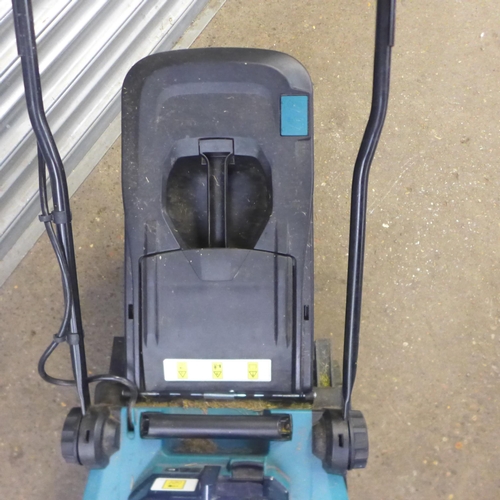 2207 - A Makita 380mm, 36V (18V +18V) cordless electric lawn mower