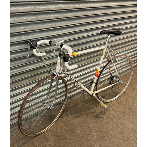 2185 - A Peugeot 531 hand brazed mens road bike and a Peugeot HLE - Premierelle lady's road bike