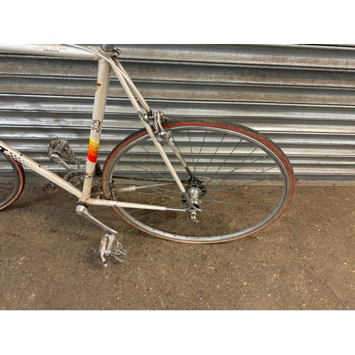 2185 - A Peugeot 531 hand brazed mens road bike and a Peugeot HLE - Premierelle lady's road bike